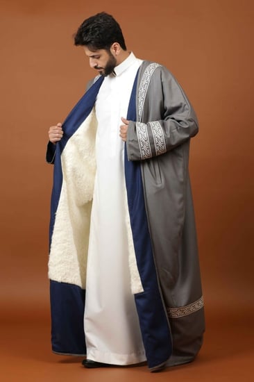 فروه على شكل بشت رجاليه فخمه شتويه مع تطريز فروة طفيلي طبيعي فروة البش