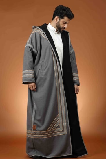 فروه وجهين على شكل بشت مع هودي قبعه رجاليه فخمه شتويه مع تطريز