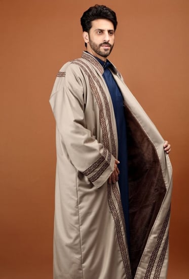 فروة شتوية رجالية فخمة لون بيج مع تطريز وبطانة بلون بني