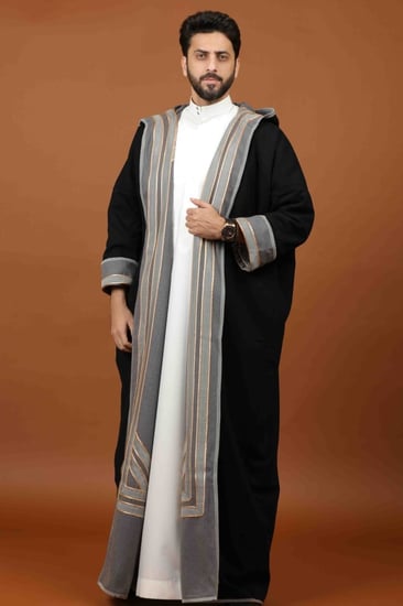 فروه وجهين رجاليه شتوية فخمه على شكل بشت مع قبعه هودي و تطريز