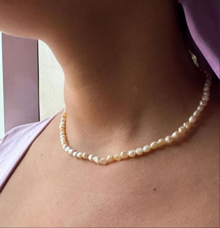 عقد سلوان لولو طبيعي