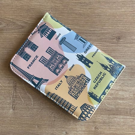 محفظة جواز سفر بتصميم انيق للسفر