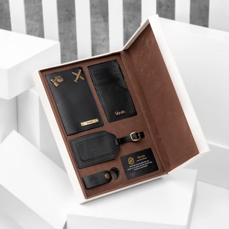 بوكس السفر من فوندو Vondo باللون اسود فايبر