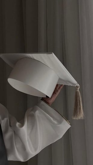 عبايات تخرج بالاسم تفصيل حسب الطلب