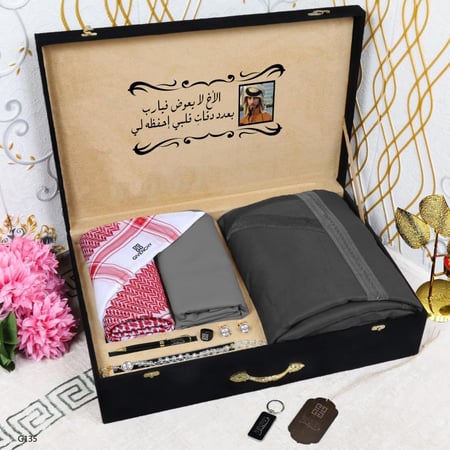 طقم وبوكس شتوي رجالي مع فروة شتوية مع قماش شتوي مع سبحه وكبك وميدالية بالاسم مع بوكس بعبارة مع قماش مع شماغ