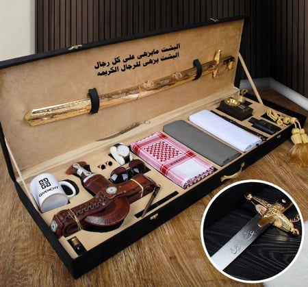 طقم  وبكس ملكي رجالي شتوي  قماش شتوي مع شماغ مع  فرو فاخر مع ملحقات