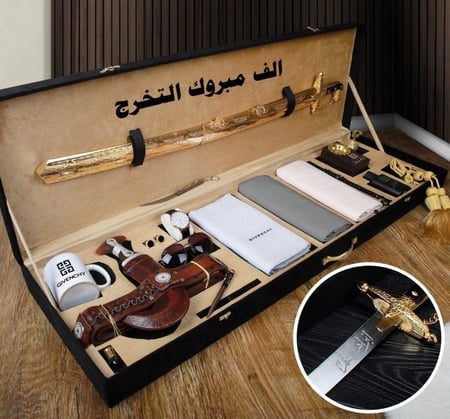 طقم  وبكس ملكي رجالي شتوي  قماش شتوي مع شماغ مع  فرو فاخر مع ملحقات