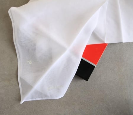 غترة بييركاردان ابيض