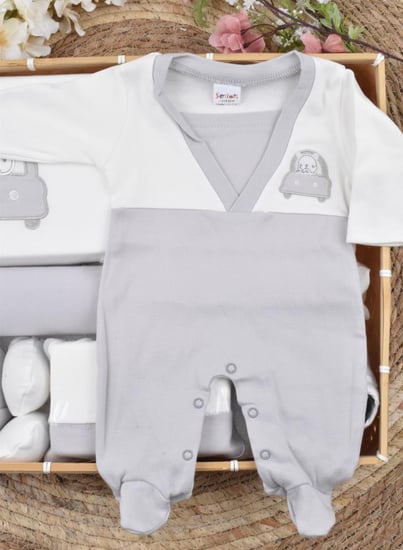 طقم هدية مواليد مكون من 8 قطع