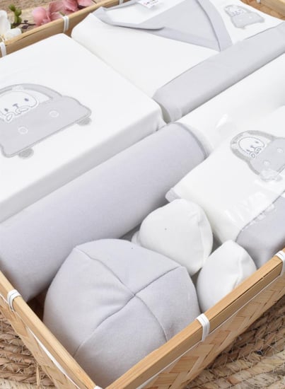 طقم هدية مواليد مكون من 8 قطع