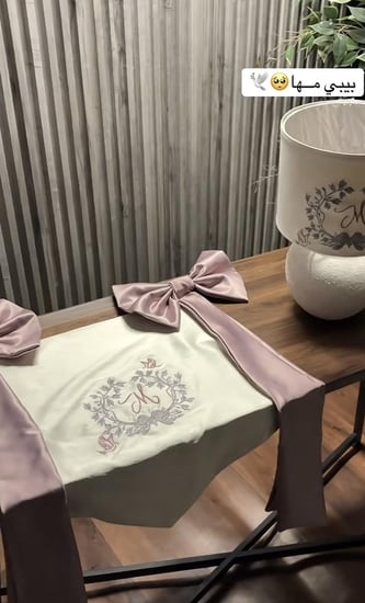 بانر سرير بيبي مع فيونكة