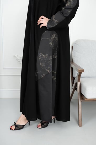 عباية غيم  نصف كلوش بتدخيله هندسية