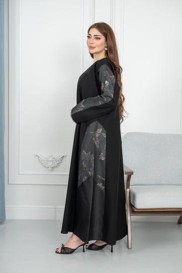 عباية غيم  نصف كلوش بتدخيله هندسية