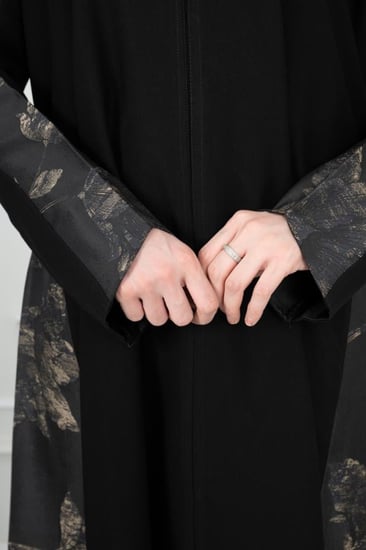 عباية غيم  نصف كلوش بتدخيله هندسية