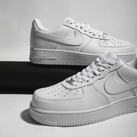 حذاء نايك رجالي ابيض