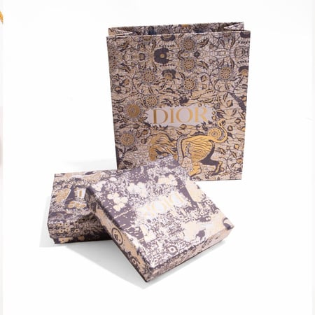 طقم سلسال وحلق مطلي بالذهب بتصميم مستوحى من ديور