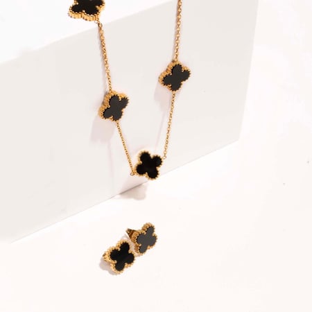 طقم ذهبي منقوش اسود مستوحي من فان كليف