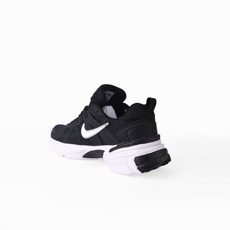 حذاء نايك أسود كلاسيكي