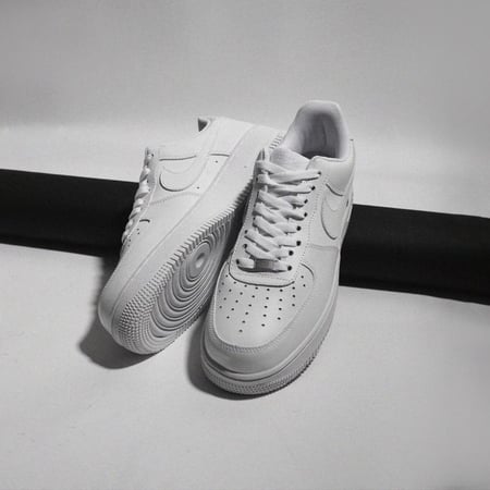 حذاء نايك رجالي ابيض