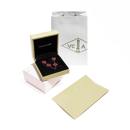 طقم ذهبي منقوش  احمر  مستوحي من فان كليف