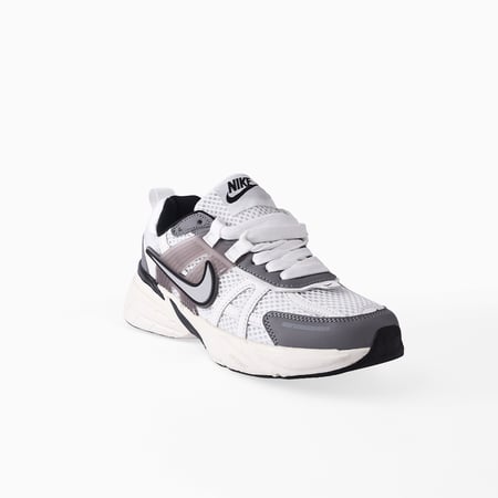 حذاء نايك أبيض ورمادي نسائي