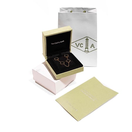 طقم ذهبي منقوش اسود مستوحي من فان كليف