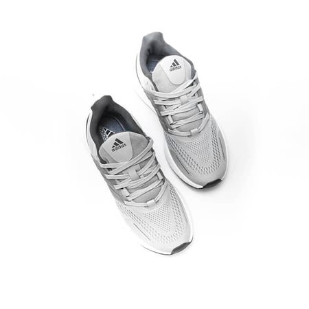 حذاء أديداس رمادي