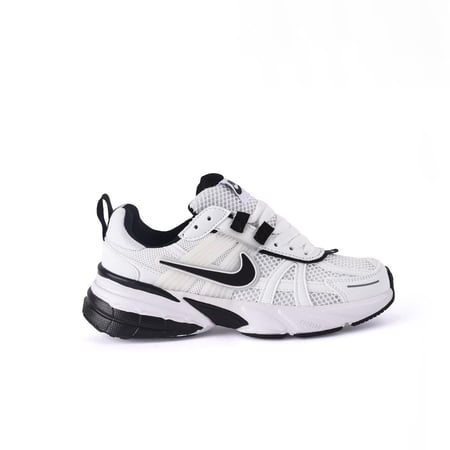 حذاء نايك نسائي ابيض في اسود