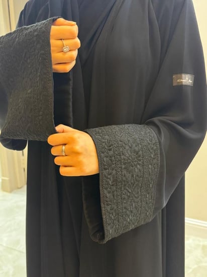 عباية نون تطريز اسود