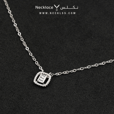 قلادة فضة لامعة