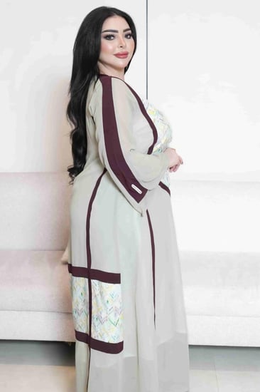 جلابية استقبال من متجر اصول للتصاميم