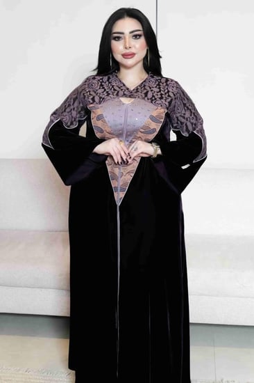 جلابية مخمل نورا من متجر اصول التصاميم