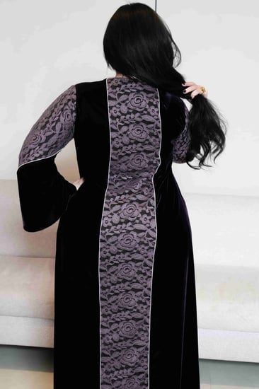 جلابية مخمل نورا من متجر اصول التصاميم