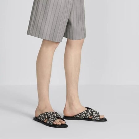 شبشب رجالي بيج وأسود ديور أوبليك جاكار