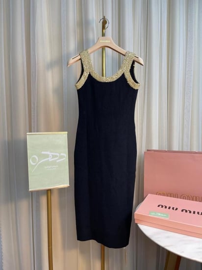 فستان قصير بدون أكمام من ميو ميو