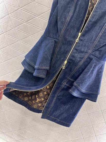 فستان الدنيم من لويس فويتون