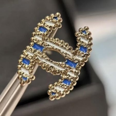 اقراط شانيل كريستال ملونة