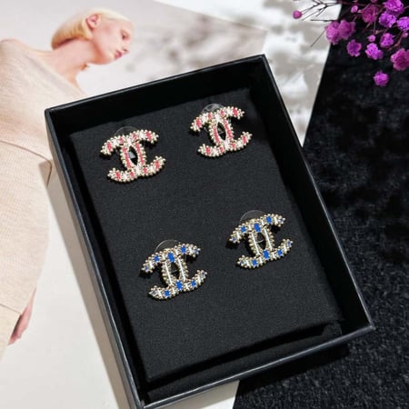 اقراط شانيل كريستال ملونة