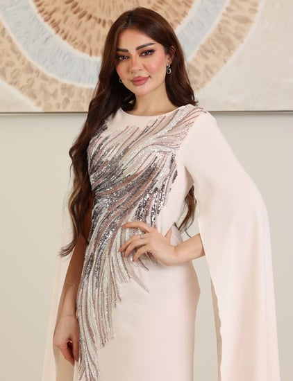 فستان بكلفة