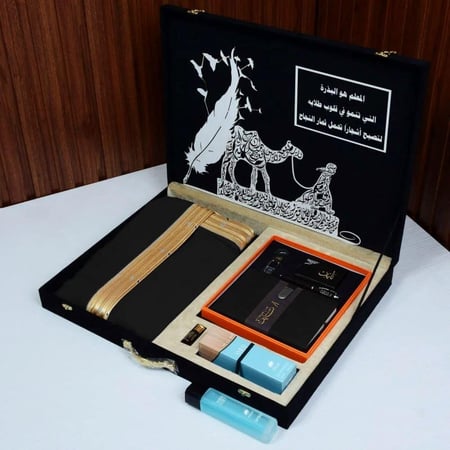 بشت رجالي ملكي فخم هدايا الشيوخ بتصميم فخم