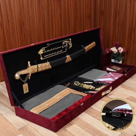 اهداء ملكي راقي هدايا الترقيه والتخرج كتابة الاسم وعبارة اهداء حسب الطلب