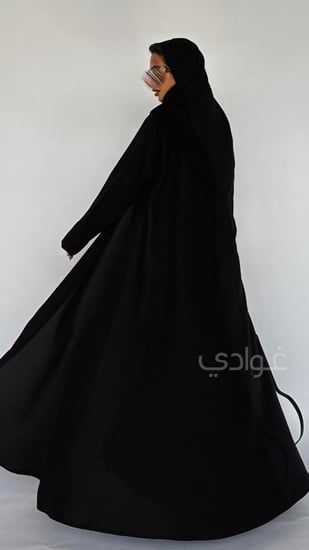 عباية سوداء ربع كلوش تزدان بالقيطان- 11259