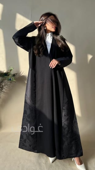 عباية العيد سوداء بتداخل بين الجاكار و التفتة الروسي - غوادي