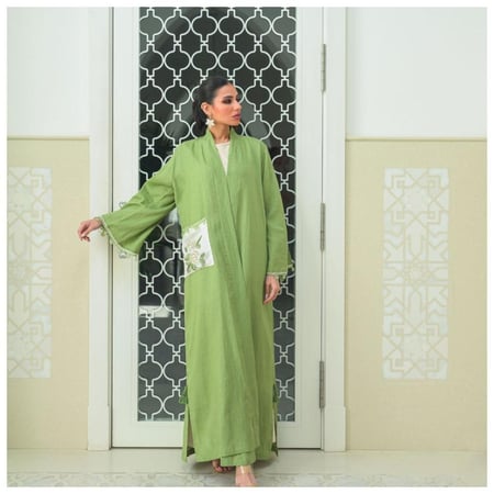 Linen abaya with embroidered pocket