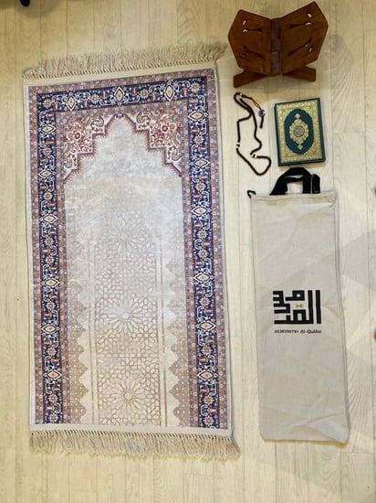 طقم 5 قطع سجادة ومصحف وشنطة قماش