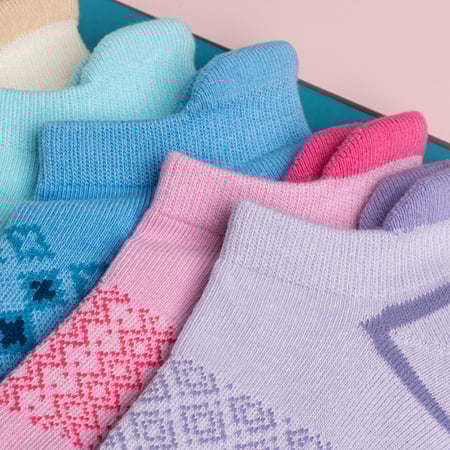 مجموعة أطياف ناعمة جوارب قصيرة من Woven Tale