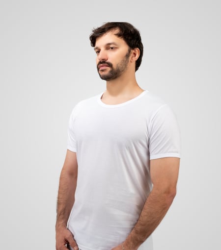 فنيلة داخلية رجالية قطن دائري أبيض ( من شادن )