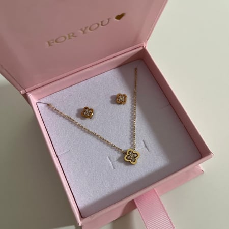 طقم سوليا-ذهبي