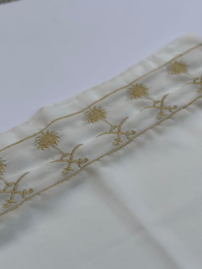 طرحه فاخره بشعار المملكه ( ذهبي )