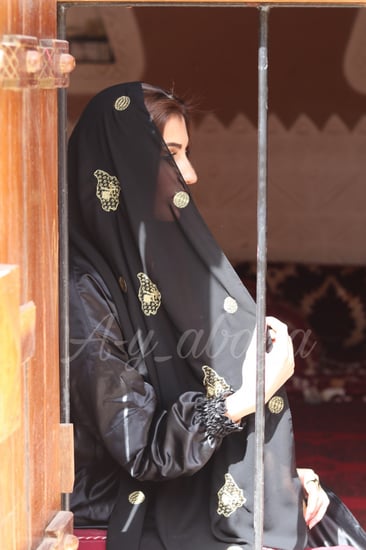 طرحه بتطريز الجزيره العربيه و الدوائر الذهبيه